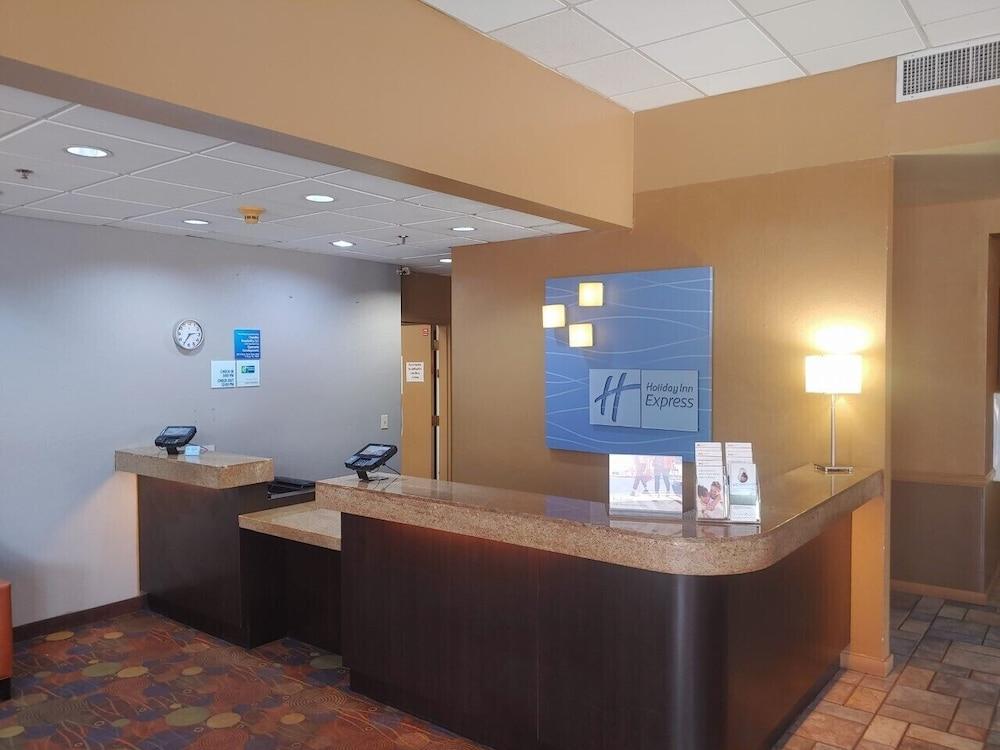 Holiday Inn Express & Suites Phoenix/Chandler Exterior photo