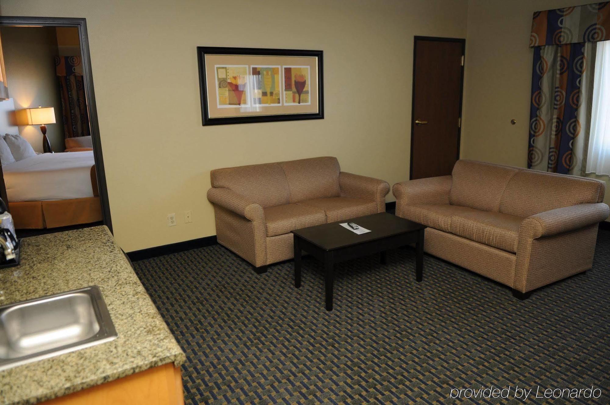 Holiday Inn Express & Suites Phoenix/Chandler Exterior photo