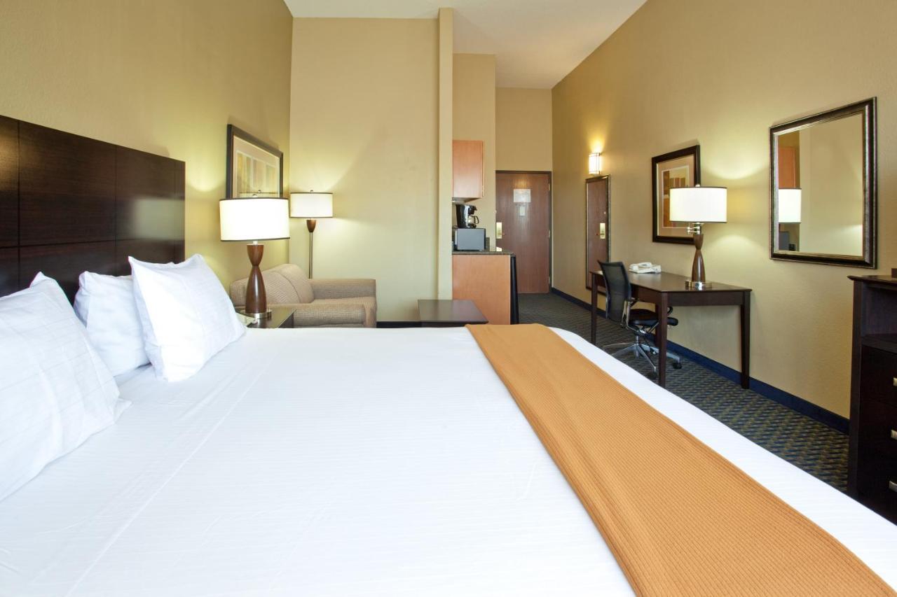 Holiday Inn Express & Suites Phoenix/Chandler Exterior photo
